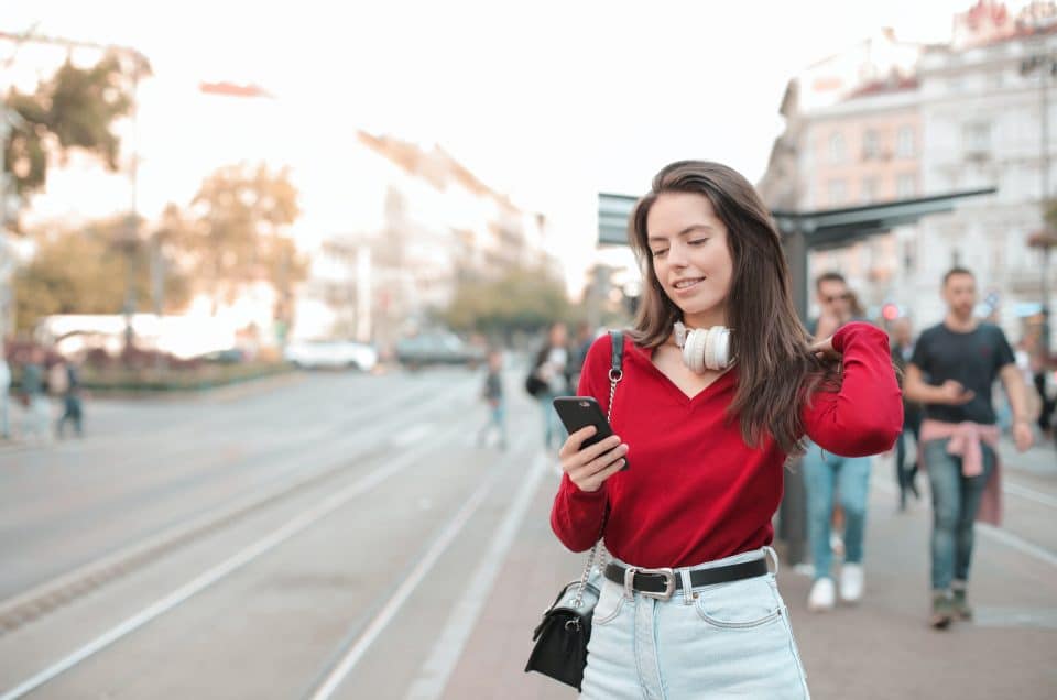 A woman avoids data roaming charges while traveling